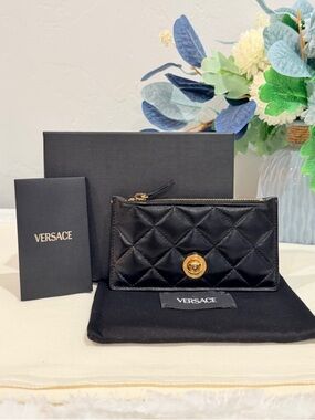Versace La Medusa Black Quilted Lambskin Leather Card Wallet. Gold Medusa Button